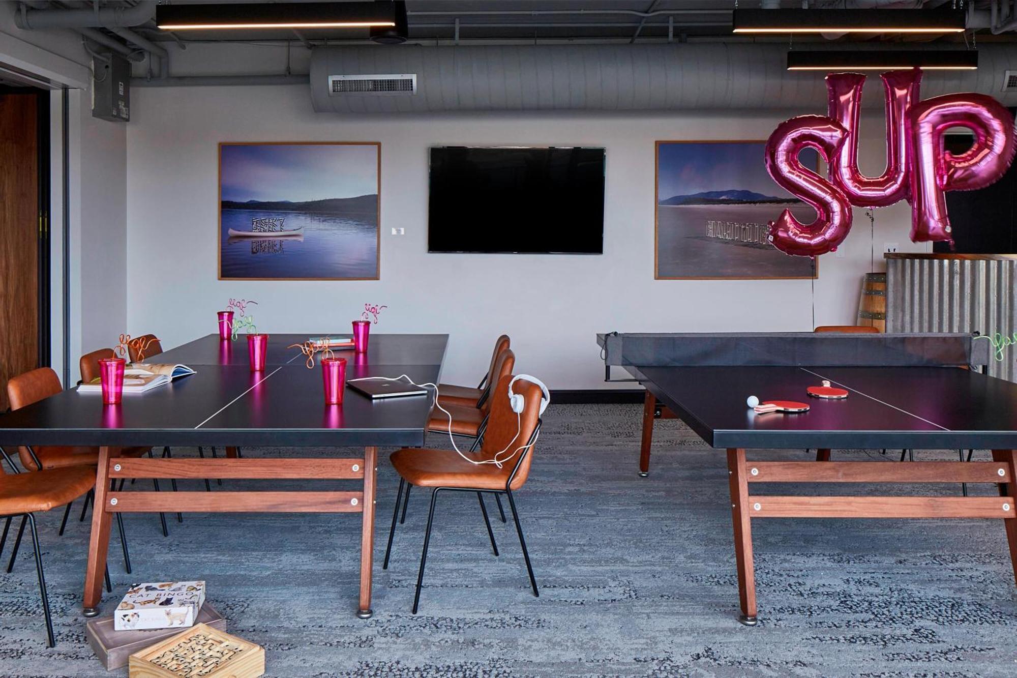 Moxy Denver Cherry Creek Exterior foto